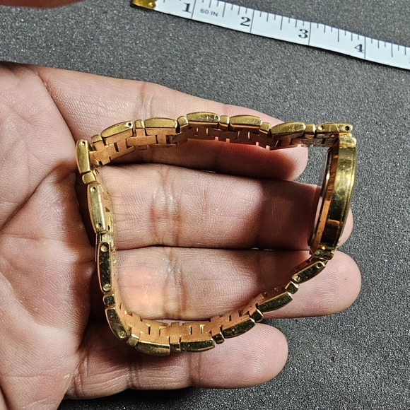 Vintage Izod Club Ladies Quartz Fashion Watch Gold Tone For Parts Or Repair not - Picture 5 of 7